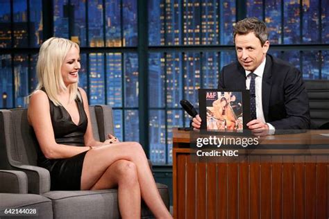 Watch Late Night with Seth Meyers Clip: Malin Akerman Posed。